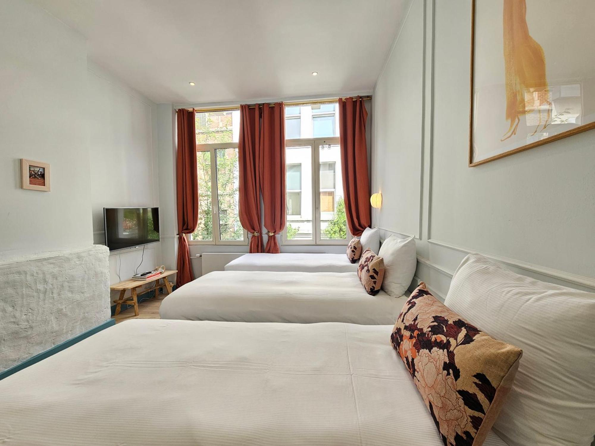 Shway - The Saffron Dress Villa Antwerpen Buitenkant foto